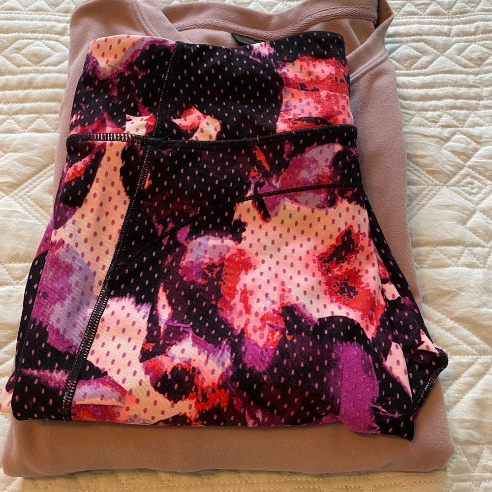 Calvin Klein Black and Pink Activewear - Picture 8 of 12